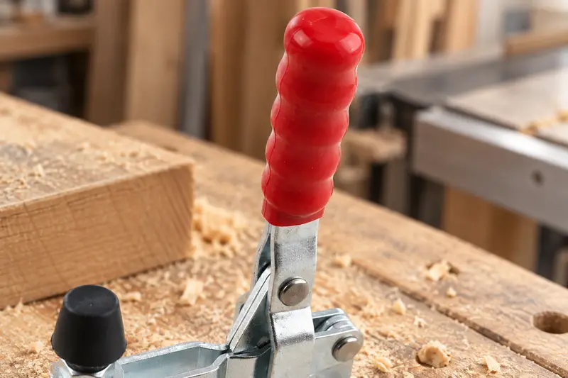 Vertical Toggle Clamp — Dusty Woodworking Bench